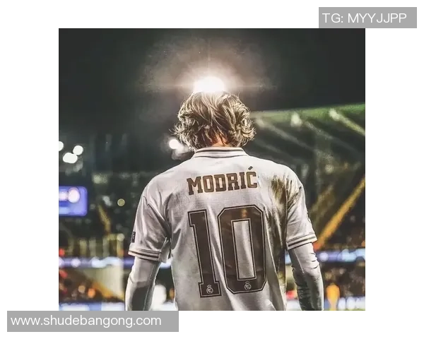 经典足球球星头像精粹:回顾传奇人物风采与足球历史荣耀 经典足球球星头像精粹:回顾传奇人物风采与足球历史荣耀